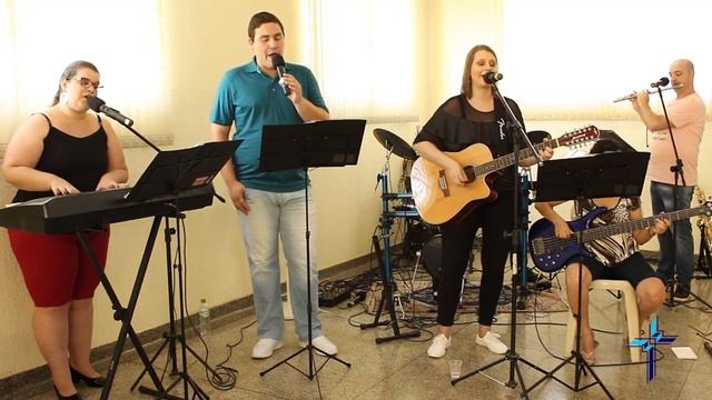 EM NOSSA VASTA TERRA смотреть онлайн