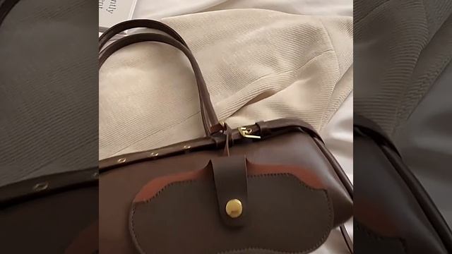 ✅ Женская кожаная сумка 1925 в оптовом интернет-магазине «Сумкины Будни» sumkinybudnu.ru ⭐⭐⭐⭐⭐ смотреть онлайн