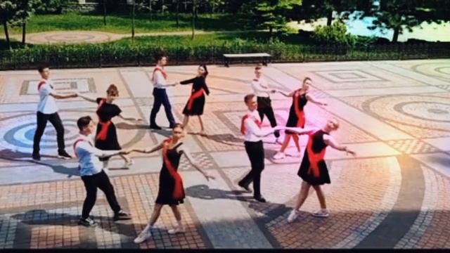 Прекрасное далёко - вальс на выпускной в 11 классе смотреть онлайн