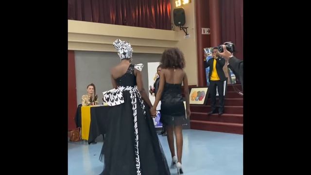 Fashion show + mini photoshoot vlog. Supporting young South African 🇿🇦 fashion designers. смотреть онлайн