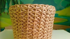 Кашпо из искусственного ротанга. Обратное плетение.