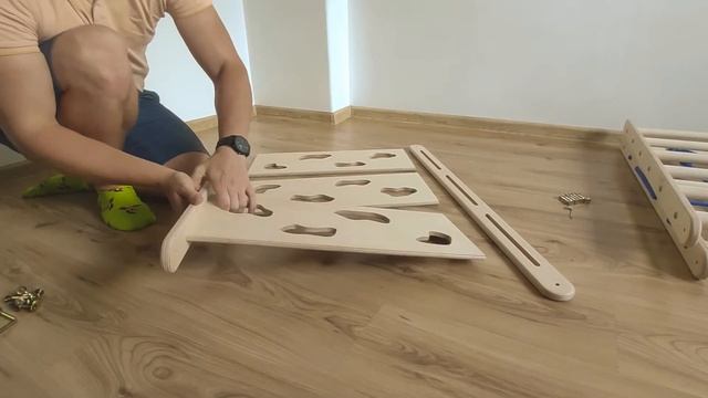 How to: Put together the 3-sided Pikler triangle смотреть онлайн