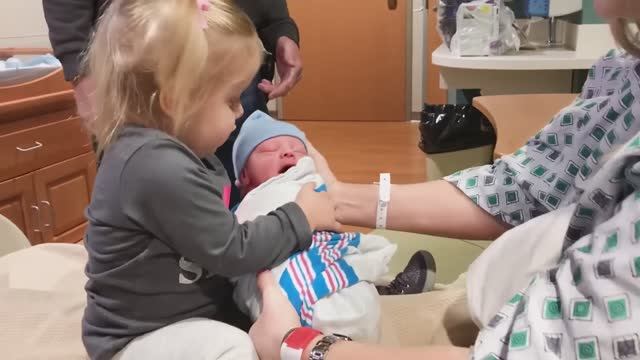 Самые смешные и счастливые моменты в мире младенцев смотреть онлайн