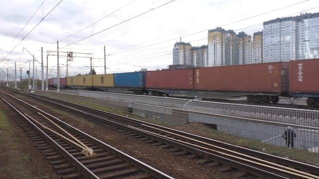 Электровоз 2ЭС4К-060 с грузовым поездом и тепловоз 2ТЭ116-1398 с грузовым поездом смотреть онлайн