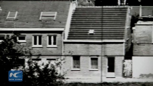 Belgian artist uses abandoned houses as photocamera смотреть онлайн