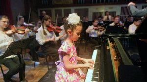 В.Клова. Концертино для ф-но с оркестром C-dur (I ч.). Исполняет - Борщевская Маргарита (9 лет)