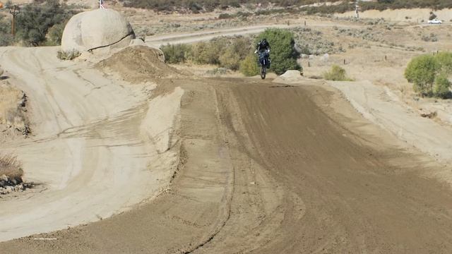 KTM 500cc Two Stroke Dark Knight Project RAW - Dirt Bike Magazine смотреть онлайн