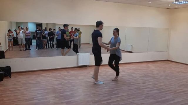 Сальса урок в Mambotime. Средняя группа 02.06.2015 смотреть онлайн