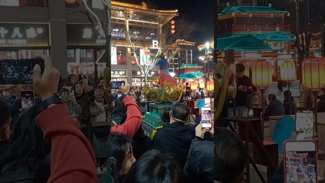 Сиань. Китай. Улица вечерних шоу.