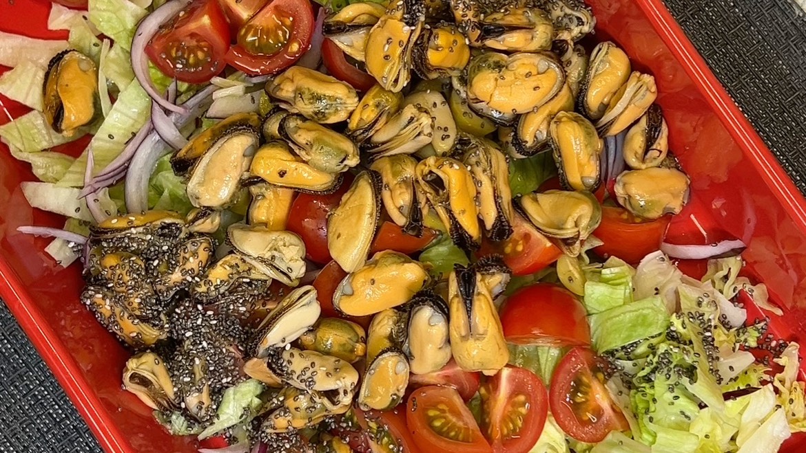 Салат с мидиями