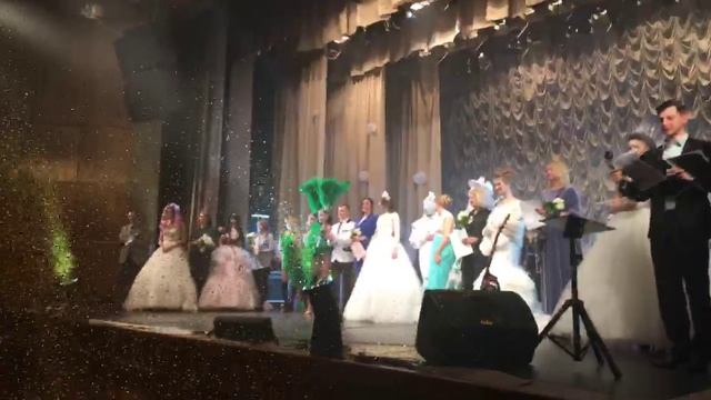 Предлагаем в аренду конфетти-фонтаны и пневмопушки для запуска конфетти и серпантина. смотреть онлайн