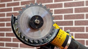 Поставил пильный диск по дереву на БОЛГАРКУ! И вот какое полезное приспособление получилось!