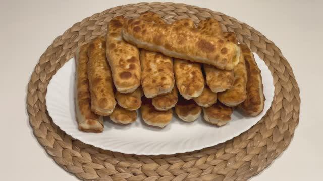 Трубочки с фаршем. Если Вы любите беляши и чебуреки, то эта вкусняшка Вам понравится. смотреть онлайн