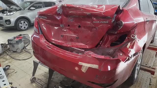 Кузовной ремонт HYUNDAI SOLARIS после сильного удара в заднюю часть кузова.