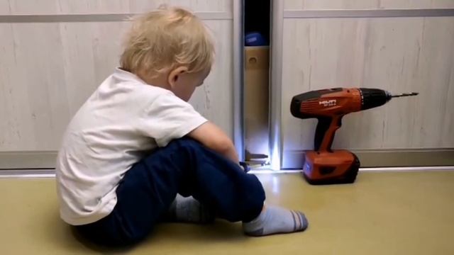 Замена роликов в шкафу купе| Как починить двери купе смотреть онлайн