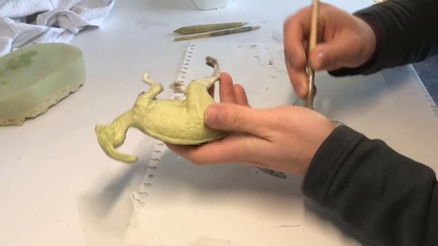 Sculpting a PARASAUROLOPHUS figure - JURASSIC WORLD - How to make a homemade dinosaur toy смотреть онлайн