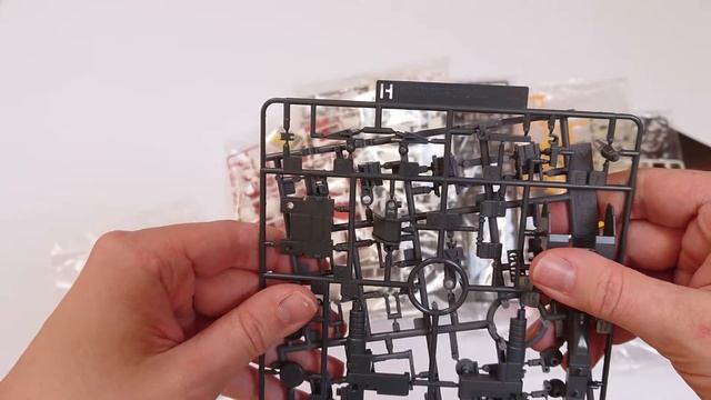 Unboxing: Master Grade RX-78-02 Gundam THE ORIGIN смотреть онлайн