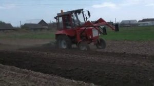 Плуг на трактор т-25. Вспашка огорода 2020