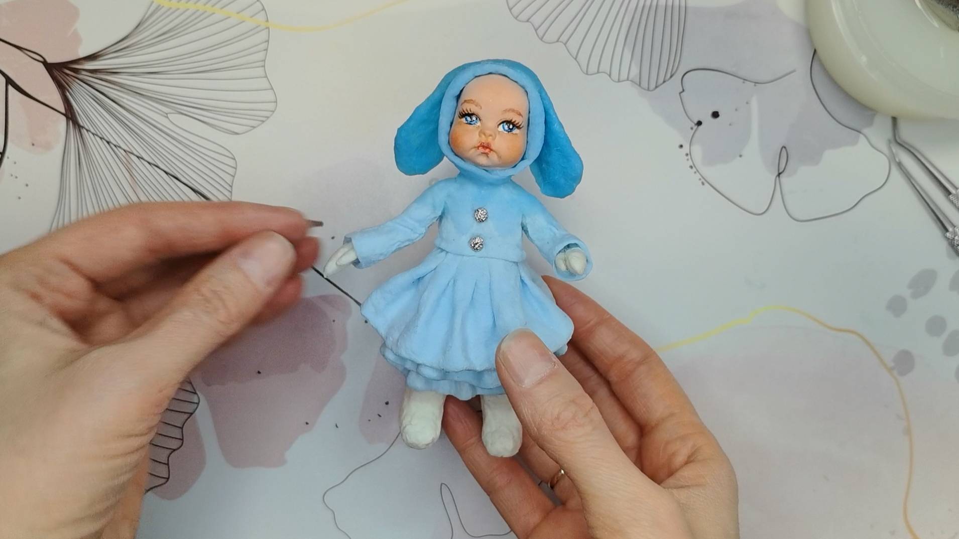 Как сделать шапочку с ушками зайчика для ватной игрушки. Ватные игрушки своими руками. смотреть онлайн