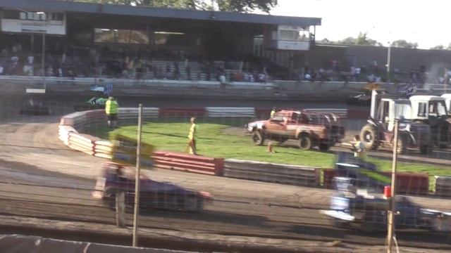 3/21 Mildenhall Stadium 6/8/16 BriSCA F2 Stock Cars Heat 2 Part 1 смотреть онлайн
