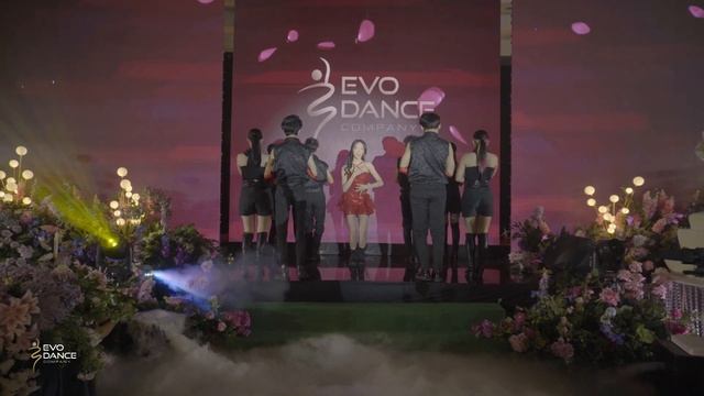 JISOO - FLOWER by Evo Dance Company смотреть онлайн
