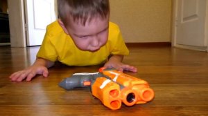 Рома играет против огромных конфет