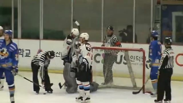 Asian League Ice Hockey Action Nippon Paper Cranes vs Anyang Halla Part 4 смотреть онлайн