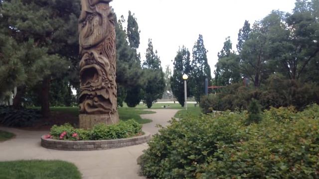Скульптура в Парке Маленькая Норвегия Sculpture at Little Norway Park Toronto Canada смотреть онлайн