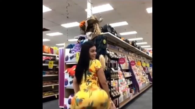 big booty Latina twerking in sundress смотреть онлайн
