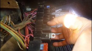 Почему не включается бензонасос на Шеврале Ниве, частая причина