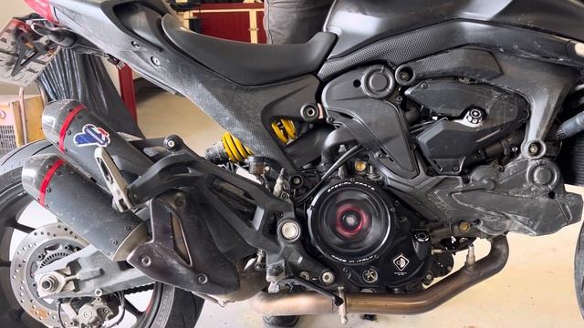 Monster 937 Clear clutch cover and Termignoni race exhaust смотреть онлайн