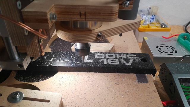 Bearbeitung von Aluminiumguss auf der DIY Holzräse mit Estlcam смотреть онлайн