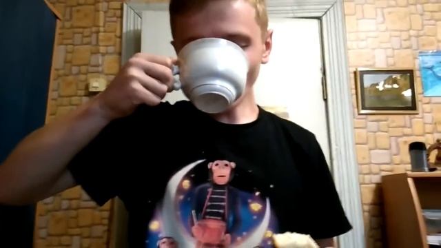 ЧТО БУДЕТ ЕСЛИ ВЫПИТЬ КОМПОТ С МУХОЙ??? смотреть онлайн