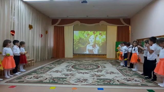 "Осень - золотинушка" (О. Воеводиной) муз. рук-ль М. Зорина смотреть онлайн