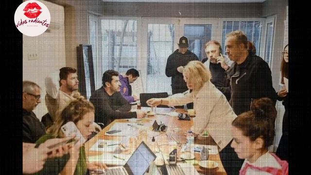 ¡Hane Erçel y Kerem Bursin abrieron su casa a las familias en el terremoto! смотреть онлайн