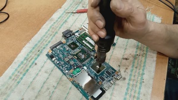 Sony Vaio PCG-71211V нет изображения. На внешнем мониторе полосы. Сделал.