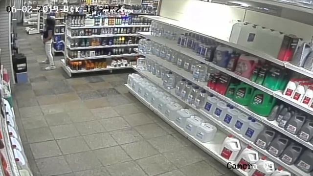 Пришла помыться в ТЦ КЭМП смотреть онлайн
