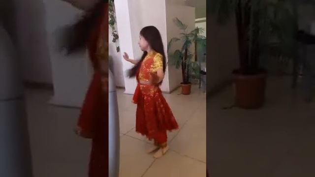 Танец маленькой принцессы😍 смотреть онлайн