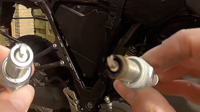 How to change a spark plug on a Yamaha XT660Z 2009 смотреть онлайн