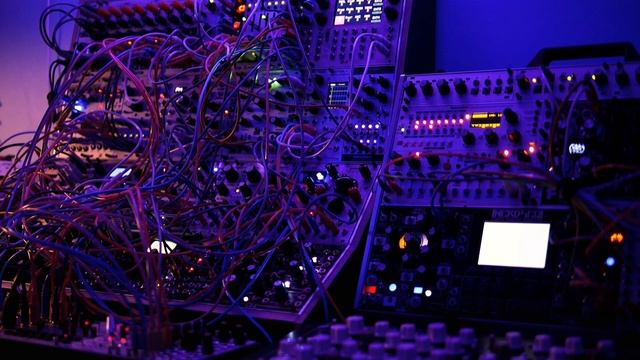 State Azure 'Sanctuary' Ambient Modular Performance (E370, Cs-L, Twin Waves, Plaits) смотреть онлайн