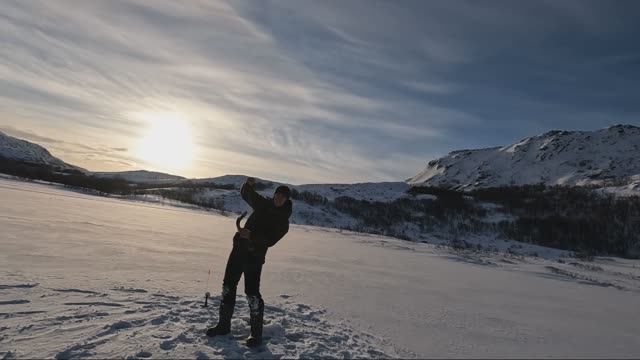 Карелинские озера часть 2 - Востание Кумжи или КМС по жерлицам!!! смотреть онлайн