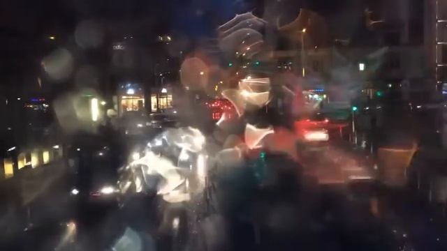 "Под дождём" поёт М. Зорина смотреть онлайн