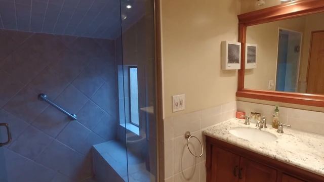Alpine Chalet - 1 Bedroom w/ Loft, 1 Bath, Sleeps 5. Pet Friendly, Hot Tub, Spectacular Views. смотреть онлайн