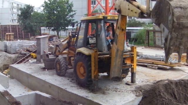 Аренда трактора - колесного экскаватора jcb в Калининграде - обратная засыпка смотреть онлайн