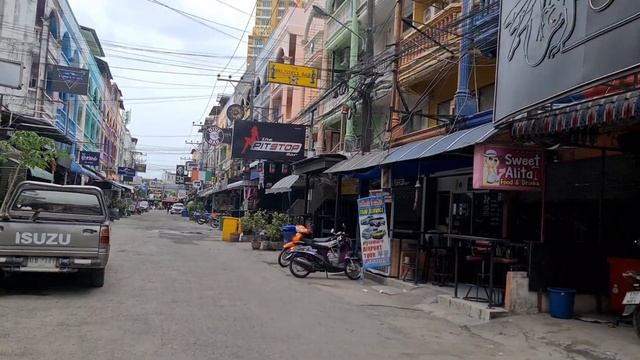 Soi Chaiyapoon (Pothole) PATTAYA she asked for morning xxx смотреть онлайн