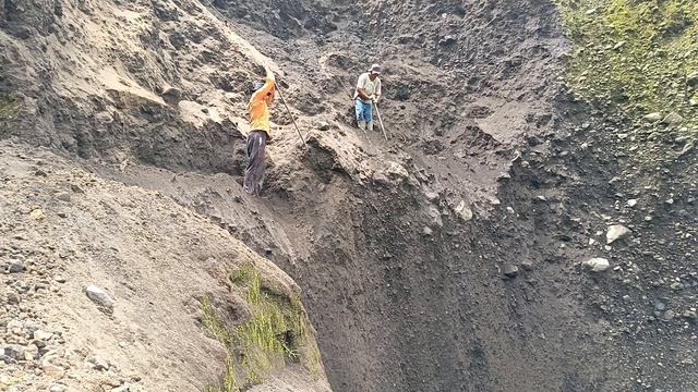 sand mining process‼️excavating, cleaning and loading sand смотреть онлайн