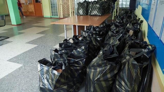 Десна-ТВ: Самоизоляция со вкусом: десногорские школьники получают продуктовые наборы