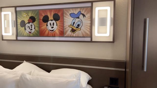 All-Star Sports - NEW Refurbished Room Tour - 2 Queen Beds Preferred Room смотреть онлайн