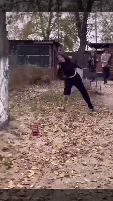 Сильная штука это земное притяжение ✌️😉😂 смотреть онлайн