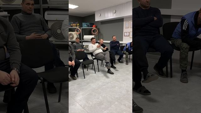 Как проходит наша еженедельная планерка? Смотрите 2 часа работы за 1,5 минуты! смотреть онлайн